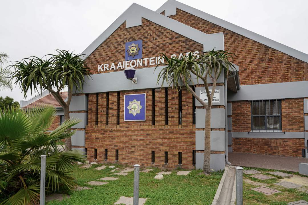Hundreds of Cape Town pupils stone vehicles, loot shops during protest against foreign nationals