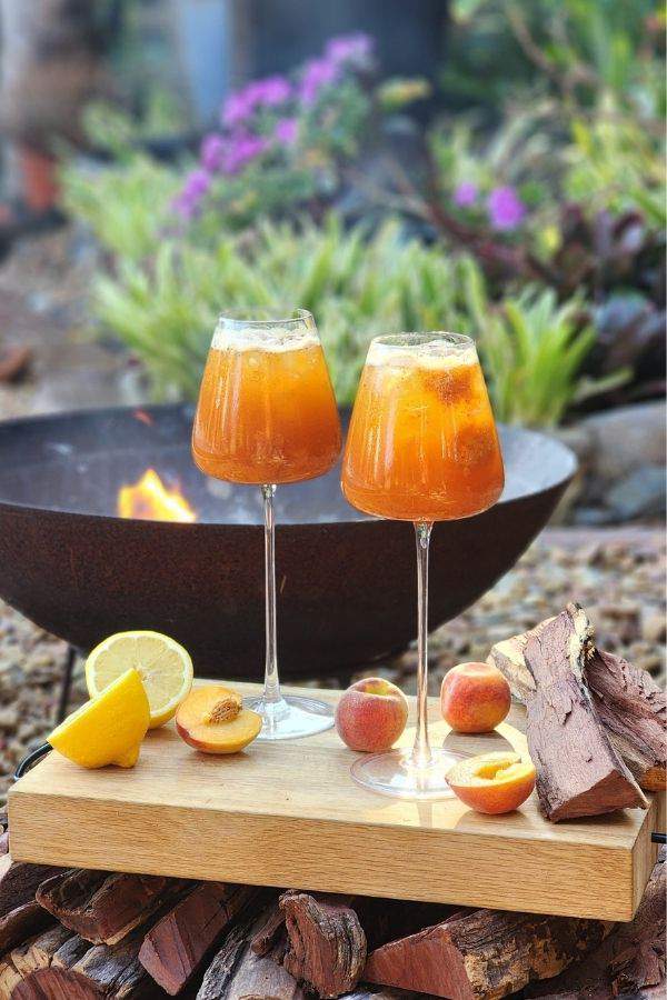 Braaied lemon and nectarine rooibos iced tea | News24