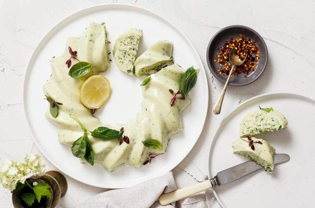 Retro cucumber ring with greek yoghurt & basil | News24