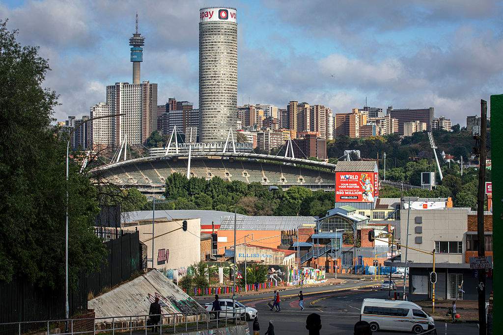 Joburg: Too broke to fix potholes, not too broke to hire hundreds of executives