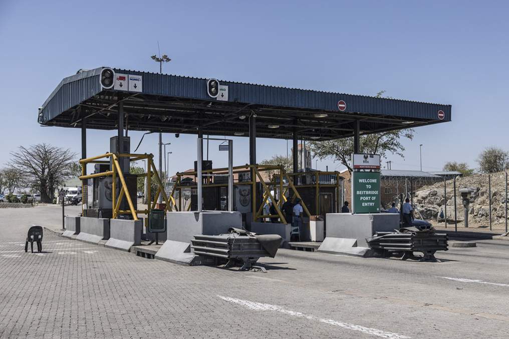 Chaos rocks Beitbridge border as Zimbabwe imposes stricter import
