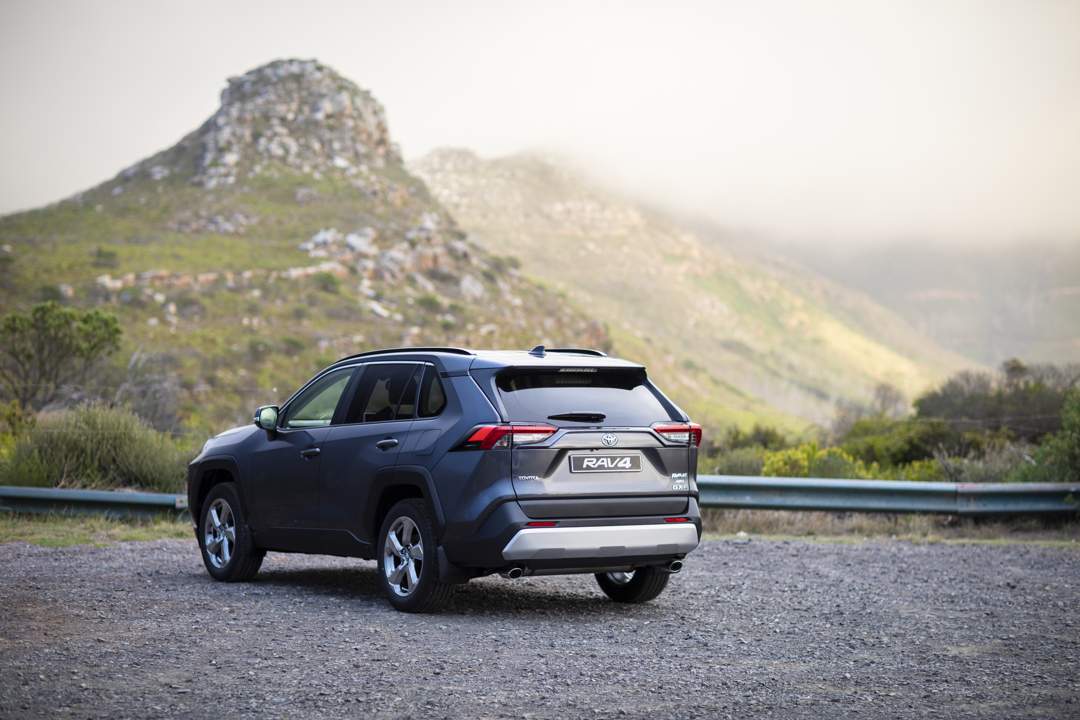 Which family SUV should you buy? Petrol vs hybrid: Toyota RAV4 GX-R or Omoda C7 SHS