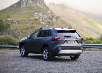 Which family SUV should you buy? Petrol vs hybrid: Toyota RAV4 GX-R or Omoda C7 SHS