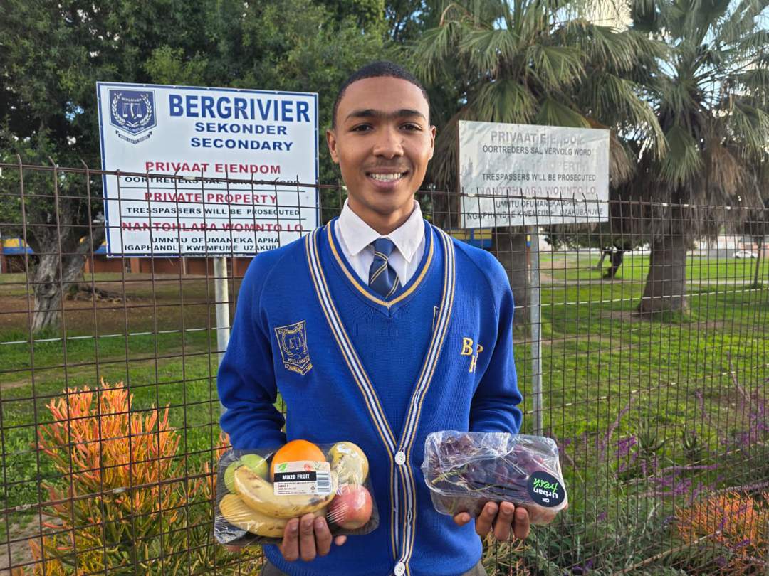 News24 | Meet the teen who’s raised R10 000 selling grapes and refuses to lose his matric dream
