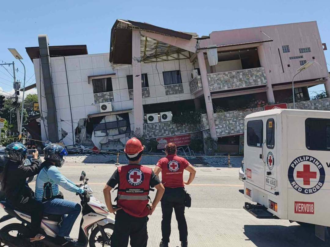 News24 | Aftershocks worry rescuers after 41 dead in major Philippines earthquake