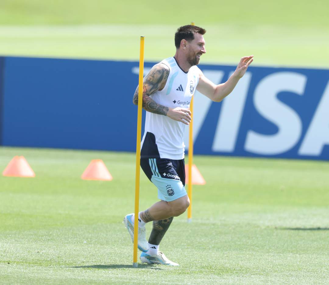 Algeria file complaint over referee’s decision on Lionel Messi tackle