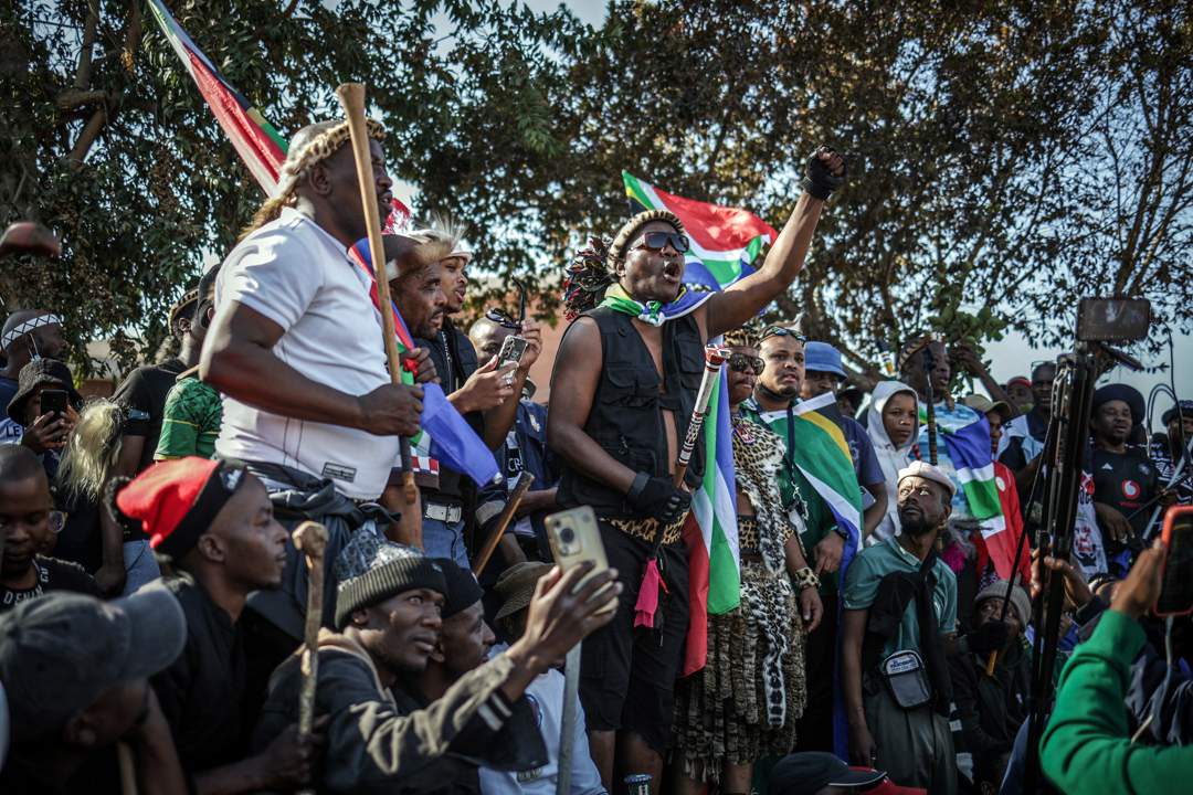 Stop the raids, government appeals to anti-immigration protesters
