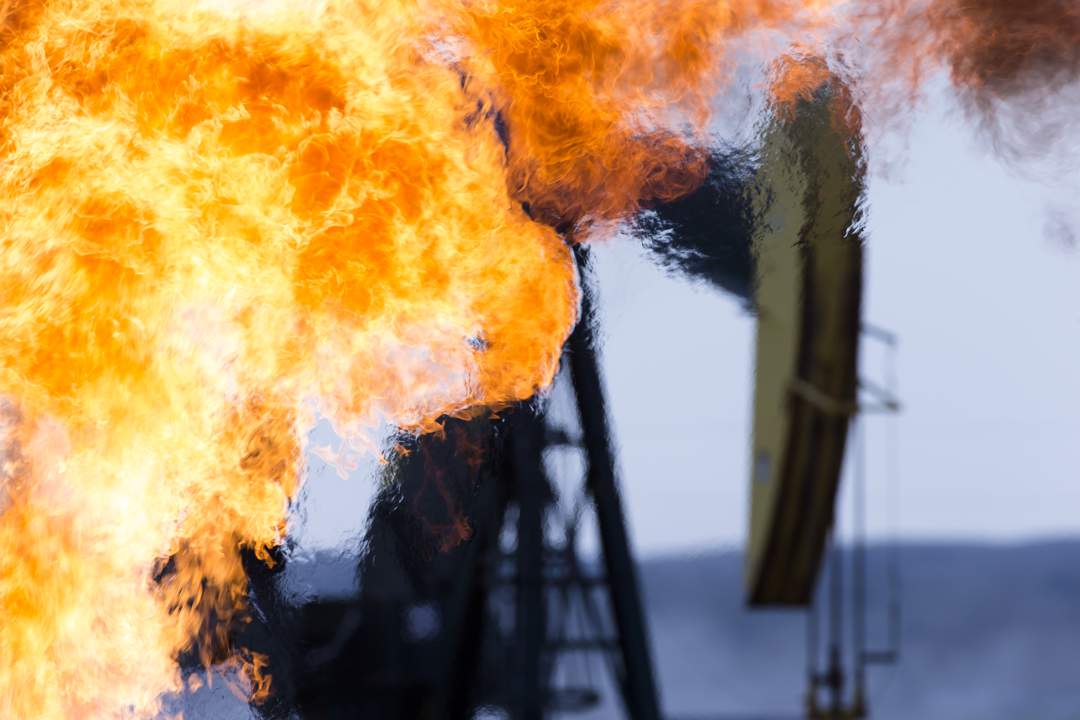 Dollar near one-month low as concerns over oil prices remain subdued