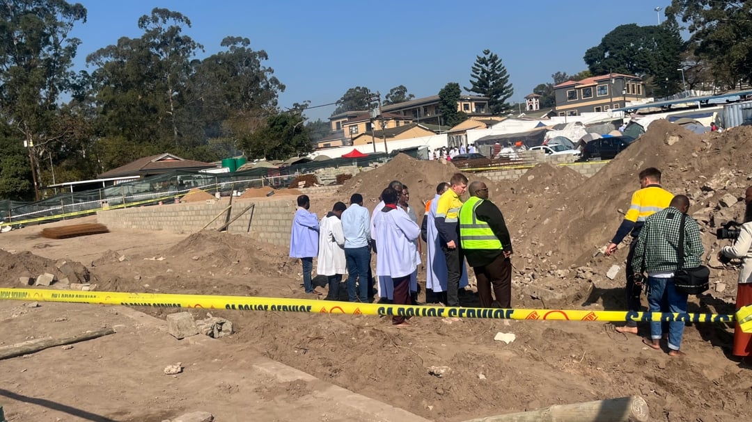Chaos et panique après l'effondrement d'un mur d'église à Inanda