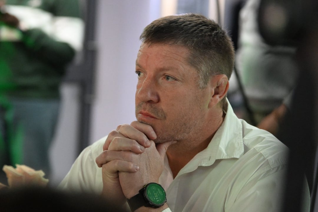 Lock crisis? What crisis? But Bakkies has his boots with him just in case Boks call